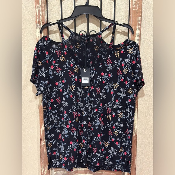 Lucky Brand Tops - Lucky Brand cold shoulder top